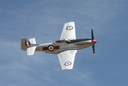 P51 Mustang banking. (231Kb jpeg)